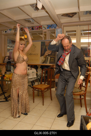 Benkő Dániel női hátsókat fest-stock-foto