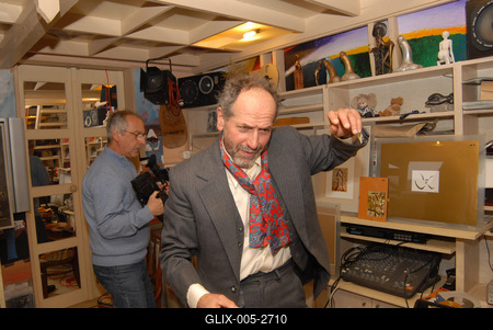 Benkő Dániel női hátsókat fest-stock-foto