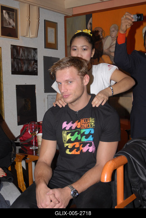 Benkő Dániel női hátsókat fest-stock-foto