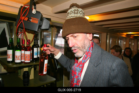 Benkő Dániel női hátsókat fest-stock-foto