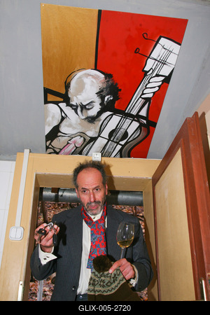 Benkő Dániel női hátsókat fest-stock-foto