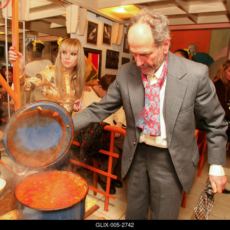 Benkő Dániel női hátsókat fest-stock-foto