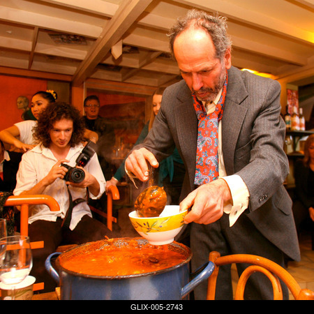 Benkő Dániel női hátsókat fest-stock-foto