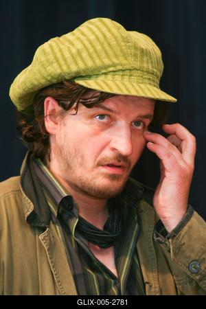 Iskolákat ajándékoz meg a Beugró csapata-stock-foto