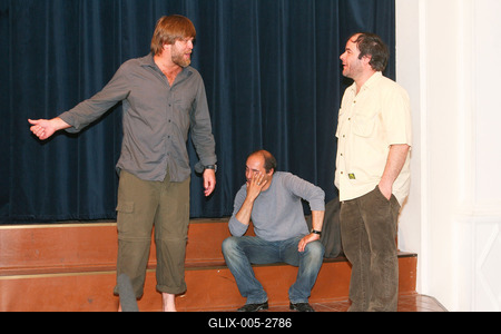 Iskolákat ajándékoz meg a Beugró csapata-stock-foto