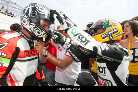 Több ezren voltak kíváncsiak Talmácsi Gábor bemutatójára-stock-foto