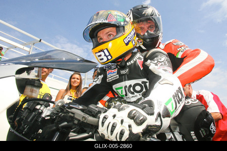 Több ezren voltak kíváncsiak Talmácsi Gábor bemutatójára-stock-foto