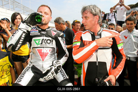 Több ezren voltak kíváncsiak Talmácsi Gábor bemutatójára-stock-foto