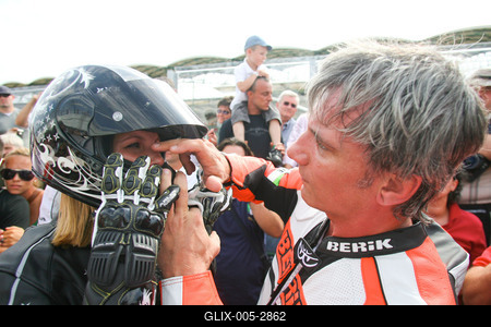 Több ezren voltak kíváncsiak Talmácsi Gábor bemutatójára-stock-foto