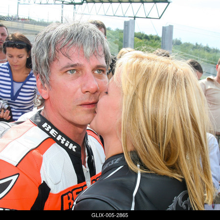 Több ezren voltak kíváncsiak Talmácsi Gábor bemutatójára-stock-foto