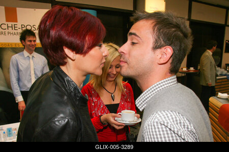 Öt éves az Egy Csepp Figyelem Alapítvány-stock-foto