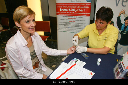 Öt éves az Egy Csepp Figyelem Alapítvány-stock-foto