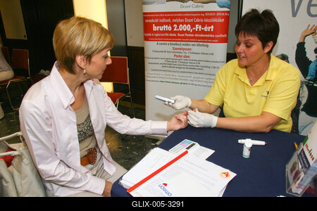 Öt éves az Egy Csepp Figyelem Alapítvány-stock-foto