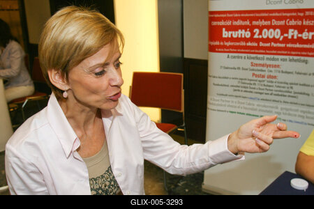 Öt éves az Egy Csepp Figyelem Alapítvány-stock-foto