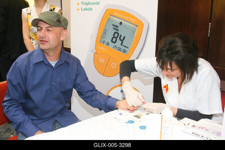 Öt éves az Egy Csepp Figyelem Alapítvány-stock-foto