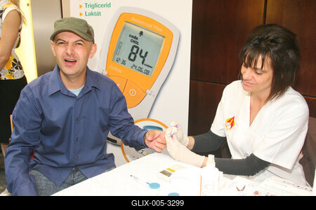 Öt éves az Egy Csepp Figyelem Alapítvány-stock-foto