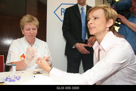 Öt éves az Egy Csepp Figyelem Alapítvány-stock-foto