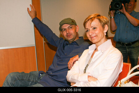 Öt éves az Egy Csepp Figyelem Alapítvány-stock-foto