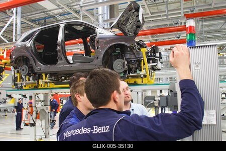 Mercedes gyár Kecskeméten-stock-foto