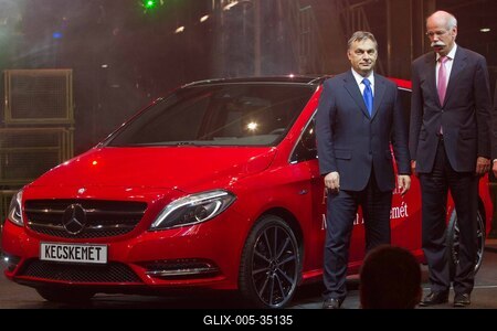 Mercedes gyáravató Kecskeméten-stock-foto