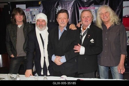 Omega sajtótájékoztató-stock-foto