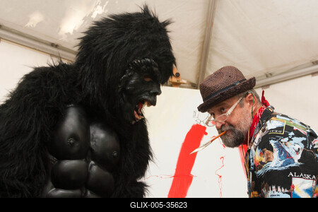 Hogyan viselkednek a majmok - Sziget-stock-foto