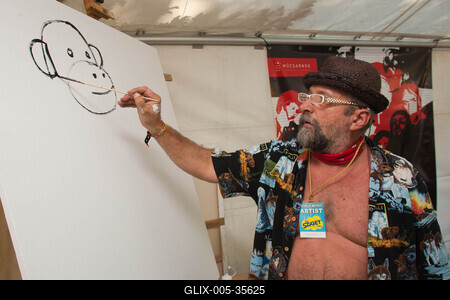 Hogyan viselkednek a majmok - Sziget-stock-foto