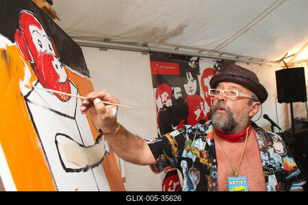 Hogyan viselkednek a majmok - Sziget-stock-foto