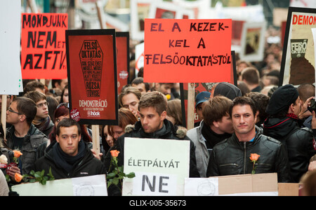 Tüntetés a felsőoktatási törvény ellen-stock-foto