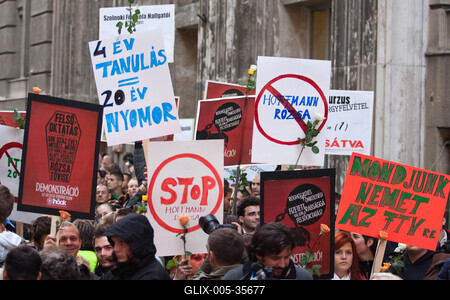Tüntetés a felsőoktatási törvény ellen-stock-foto