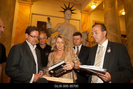 Feljelentést tett a Nemzeti Jogvédő Alapítvány-stock-foto