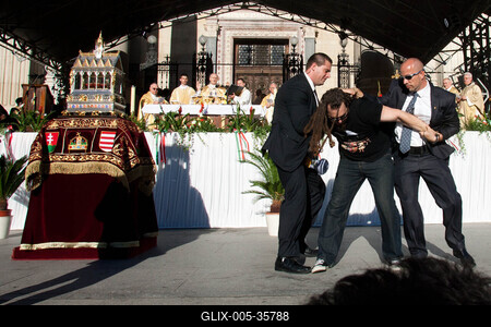 Szent mise és Szent Jobb körmenet-stock-foto