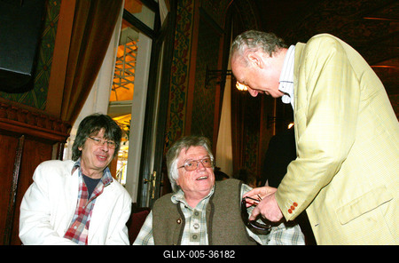 Megszületett a Társulat szereposztása-stock-foto