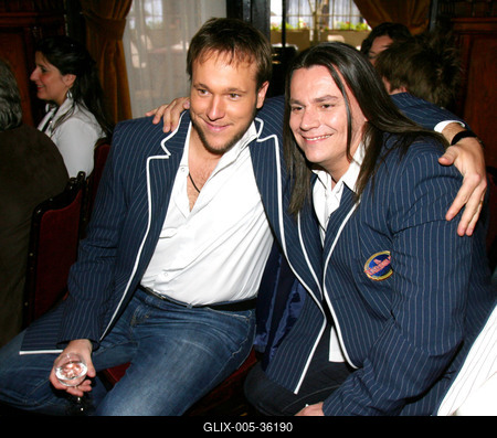 Megszületett a Társulat szereposztása-stock-foto