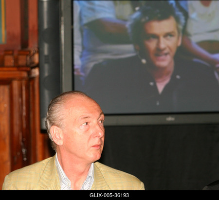 Megszületett a Társulat szereposztása-stock-foto