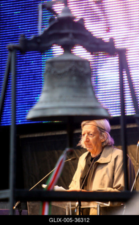 Leleplezték Hősök falát a Terror Házánál-stock-foto