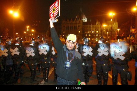 Zavargások a Kossuth téren-stock-foto