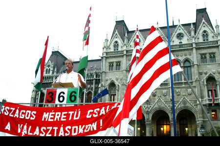 Ismét a kormány ellen tüntettek a Kossuth téren-stock-foto