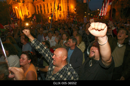 Ismét a kormány ellen tüntettek a Kossuth téren-stock-foto