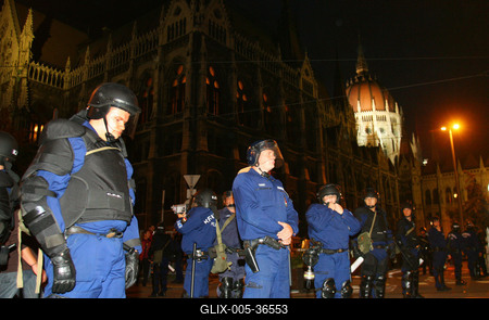 Ismét a kormány ellen tüntettek a Kossuth téren-stock-foto