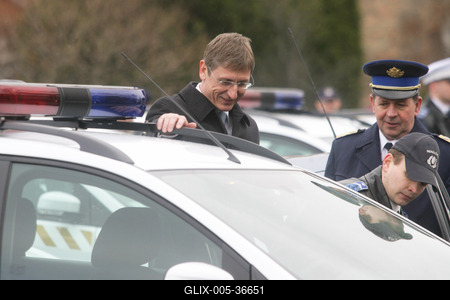 Új autókat kapott a rendőrség-stock-foto