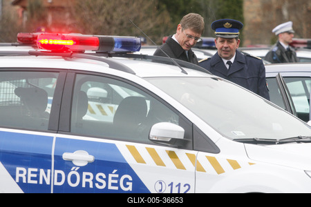 Új autókat kapott a rendőrség-stock-foto