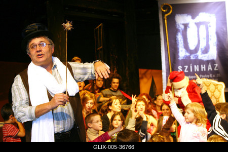 Mikulás az Új Színházban-stock-foto
