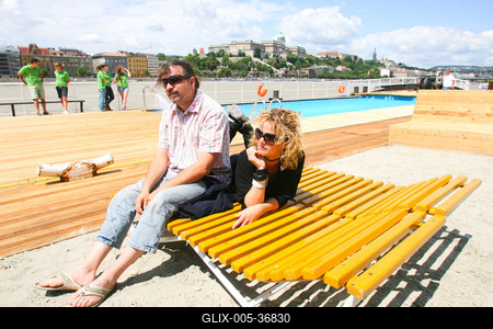 Pénteken nyit az uszálystrand a Dunán-stock-foto