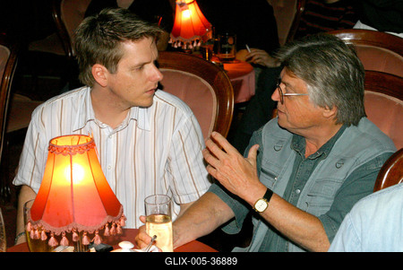 Lemezbemutató a Cotton Clubban - Az Illés dalai mai zenekarok tolmácsolásában-stock-foto