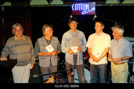 Lemezbemutató a Cotton Clubban - Az Illés dalai mai zenekarok tolmácsolásában-stock-foto