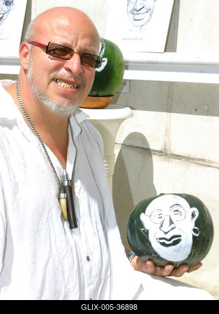 Portréképek görögdinnyén-stock-foto