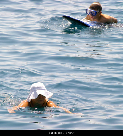 Fürdőzők az Adrián-stock-foto