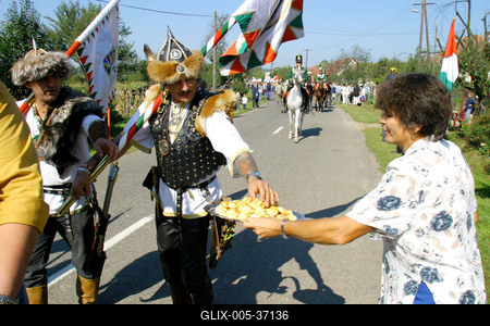 Felállították a palócok keresztjét Herencsényben-stock-foto