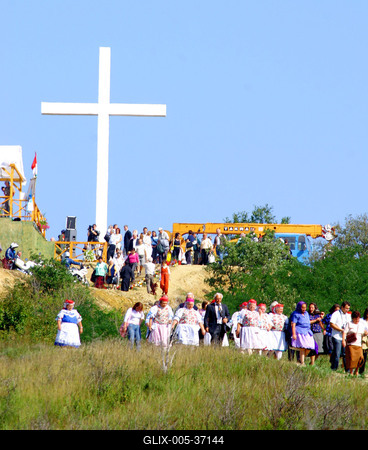 Felállították a palócok keresztjét Herencsényben-stock-foto